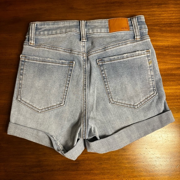 Aero High Rise Midi Light Wash Destroyed Jean Shorts Size 2 NWOT - Picture 2 of 3